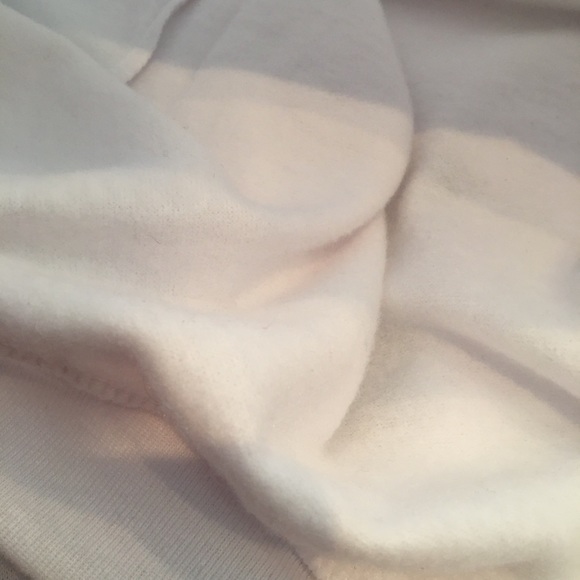 White crewneck Sweatshirt with skull graphic and plastic pouch. Halloween - Picture 5 of 7